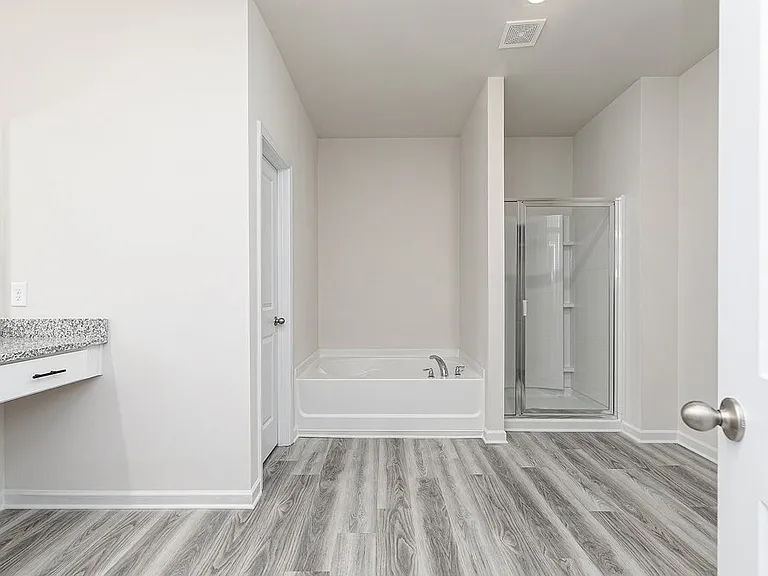 641 Mackenzie Cv — Photo 11