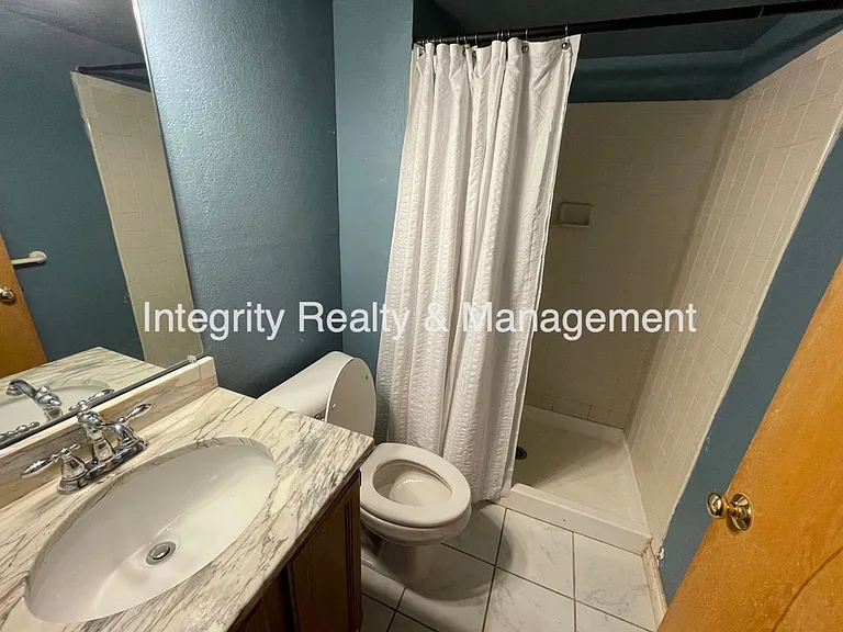 2626 E Nichols Cir — Photo 14