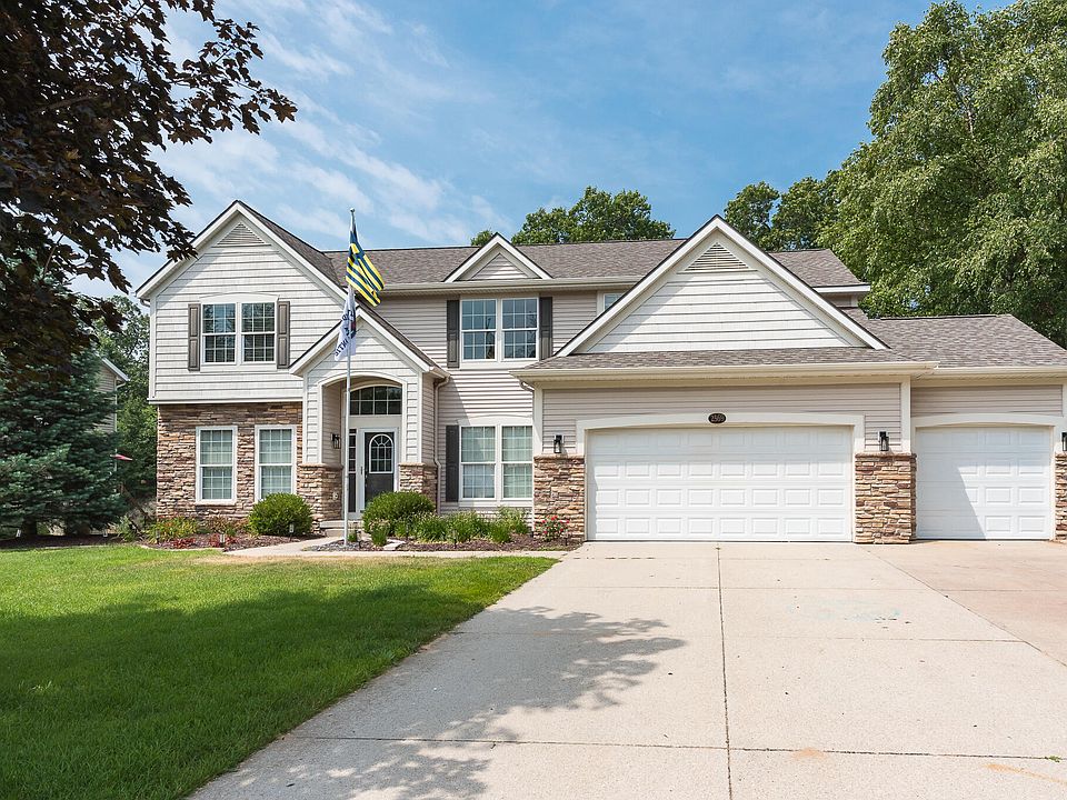 2nd image of 2569 Mason Ridge Ct NE