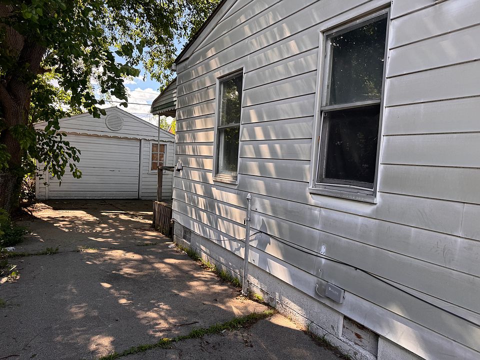 2nd image of 20733 Eastwood Blvd