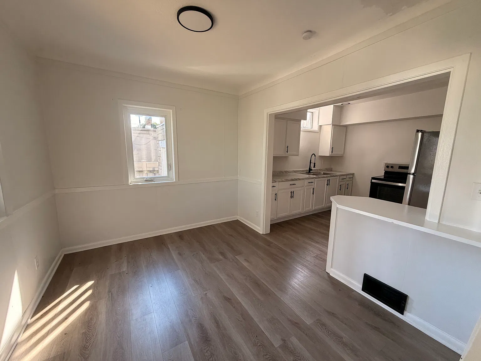4013 Caroline Ave — Photo 2