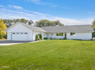 8000 Meadowbrook Rd, Yakima, WA 98903