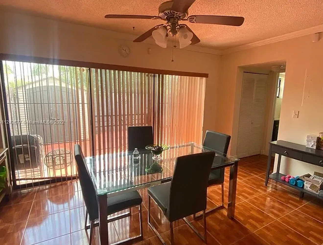 2 bed, 2.5 bath, 1150 sqft, $2,400 — Photo 2