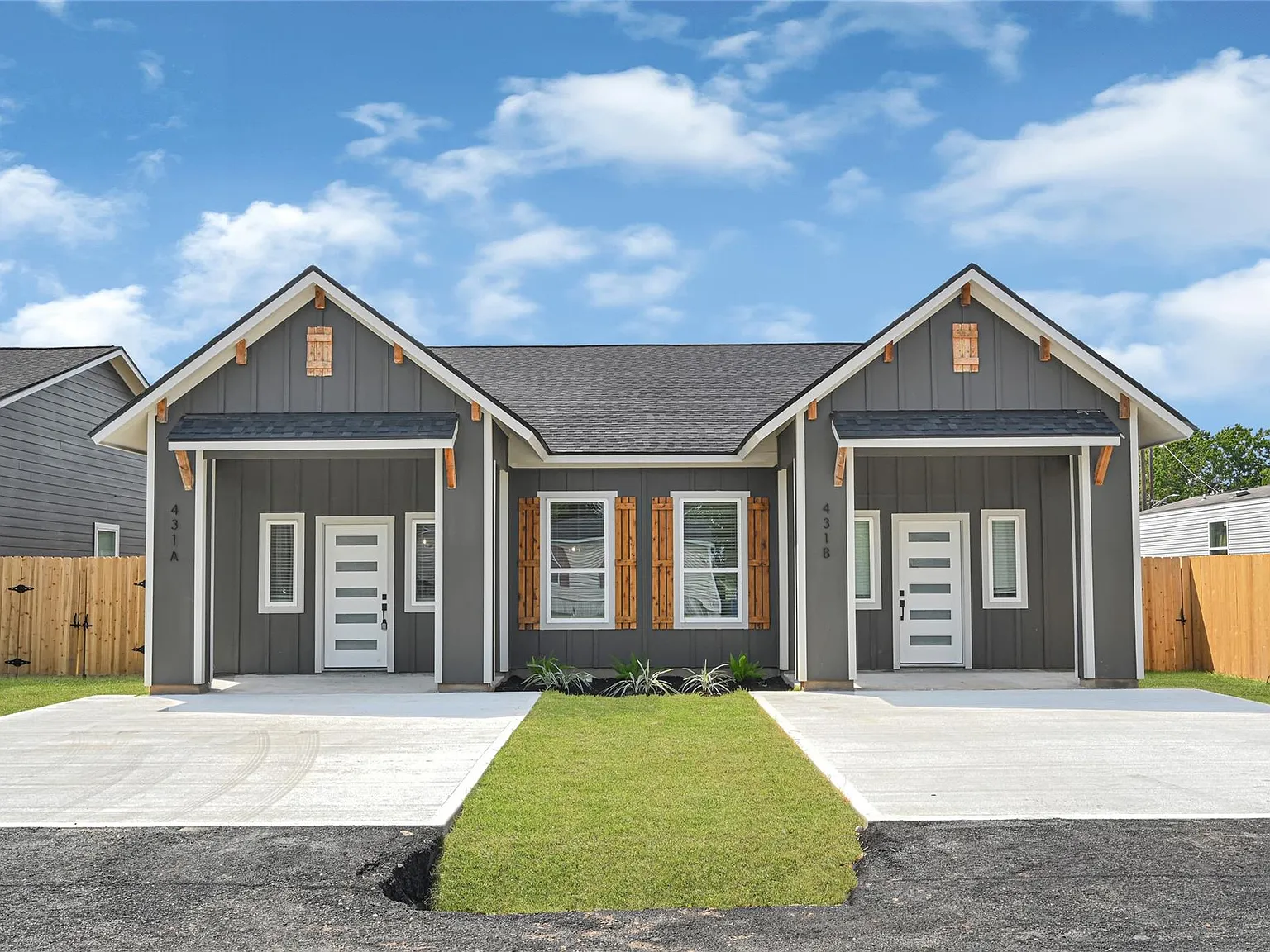 3 bed, 2.0 bath, 2692 sqft, $1,600 — Photo 1