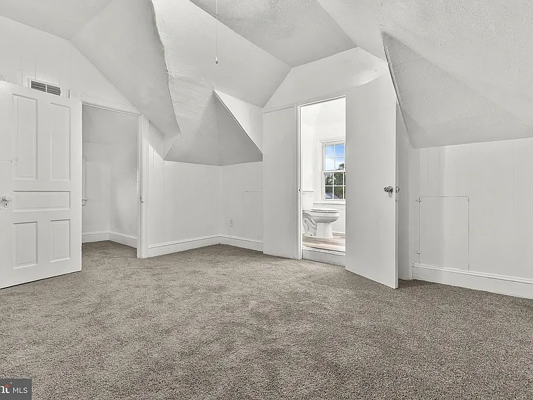 224 E Washington St — Photo 19