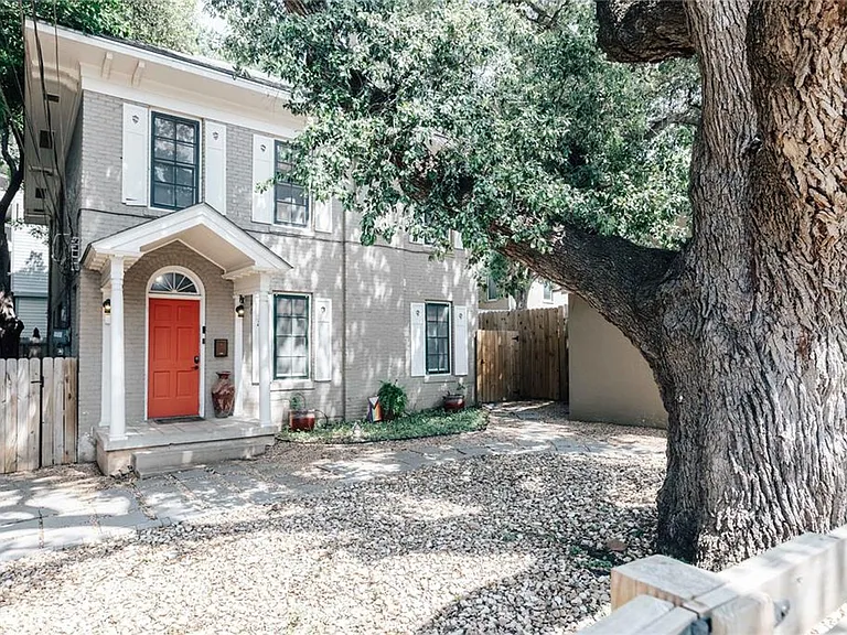 2623 Salado St #B — Photo 33