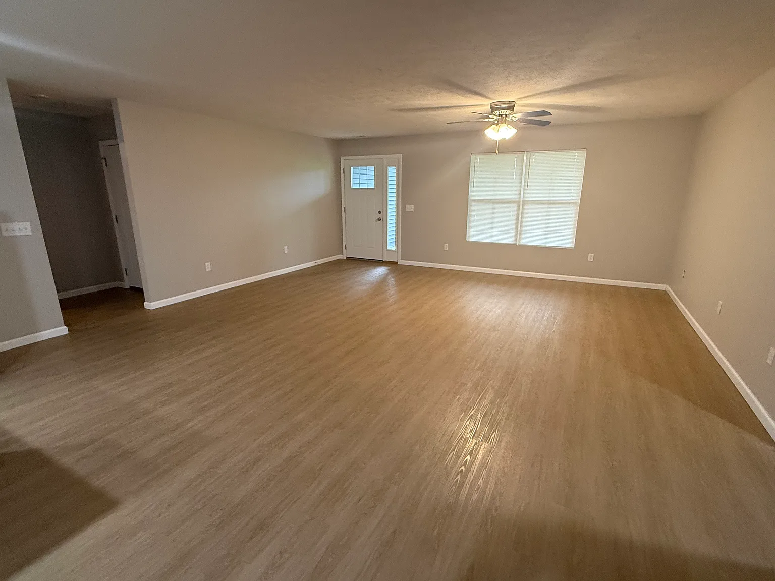 3 bed, 1700 sqft, $2,400 — Photo 2
