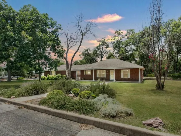 301 W Hackberry St, Fredericksburg, TX 78624