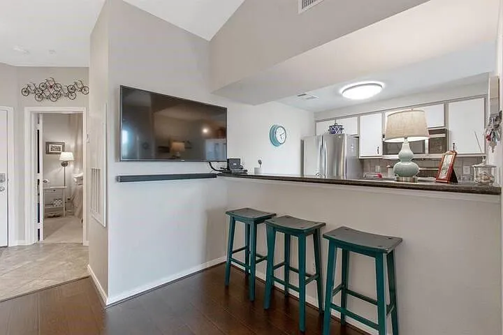 1 bed, 1.0 bath, 617 sqft, $2,000 — Photo 4