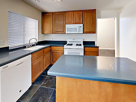 4th image of 1460 Harmony Hill Dr