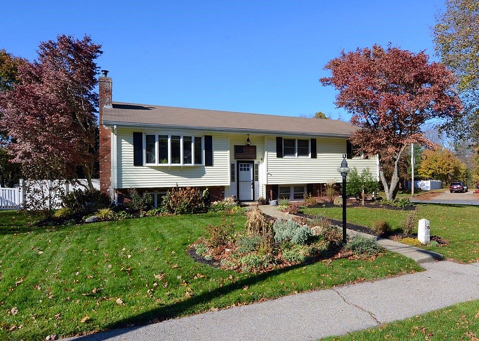 1st image of 17 Forest Hill Dr