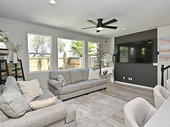 3rd image of 887 Wishon Ave W