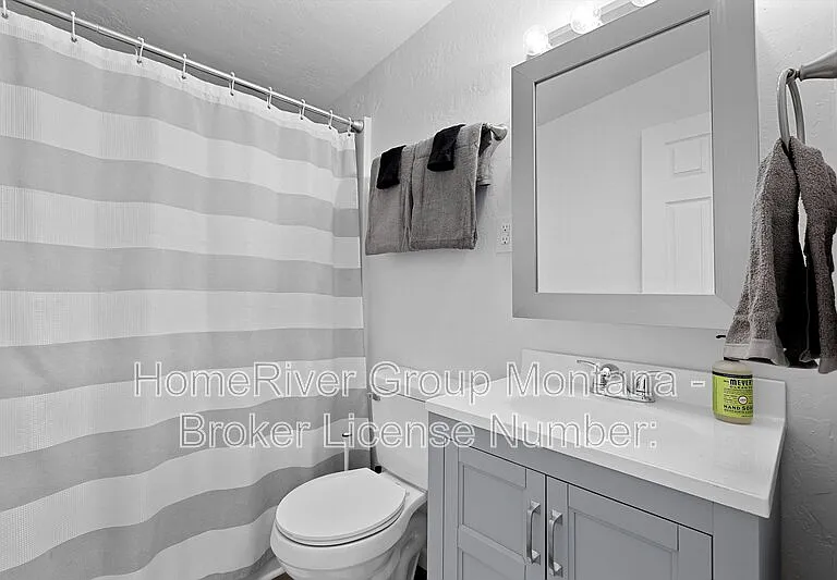 1824 Howell St — Photo 4