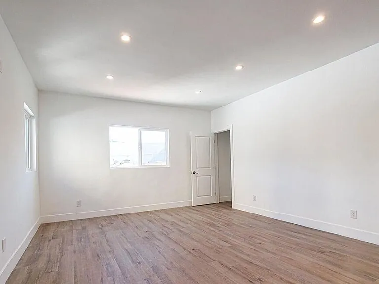 2951 Francis Ave — Photo 14