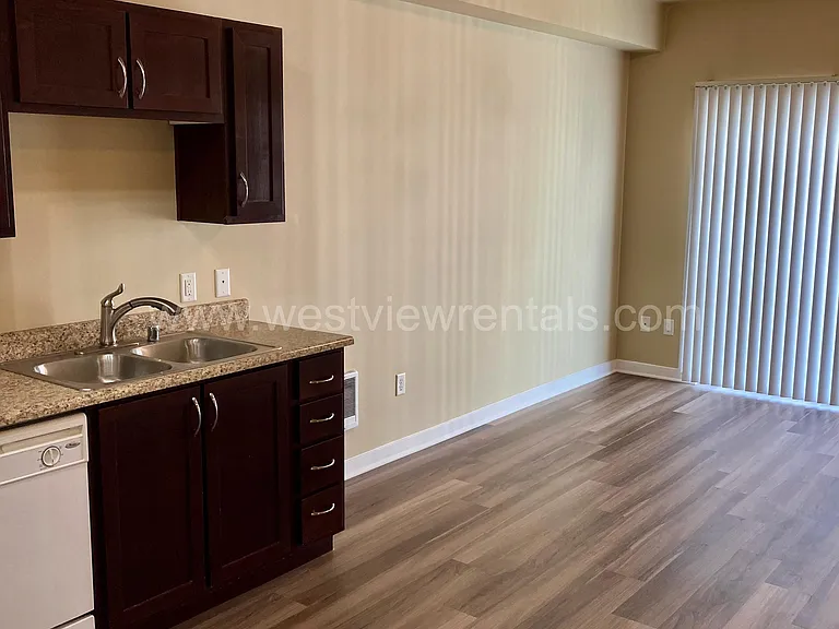200 E Maple St — Photo 251