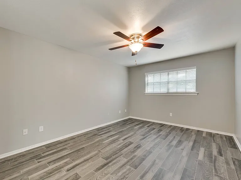 4030 Valley View Ln — Photo 22