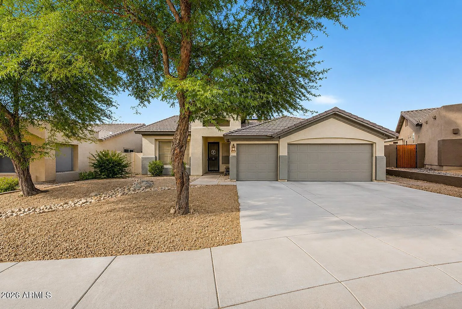 4 bed, 2.0 bath, 2256 sqft, $3,000 — Photo 1
