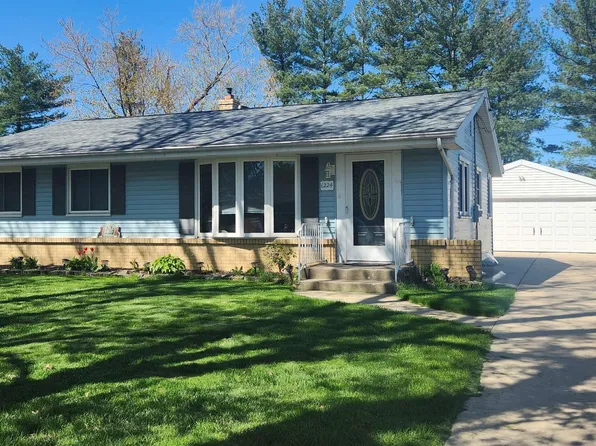 1224 Comanche Dr, Rockford, IL 61107