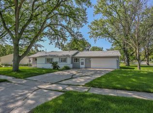 770 Alhambra Ln, Hoffman Estates, IL 60169