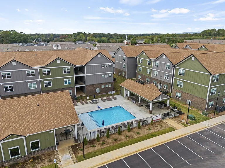 The Grande at Geyser Falls Luxury Apartments — Photo 11