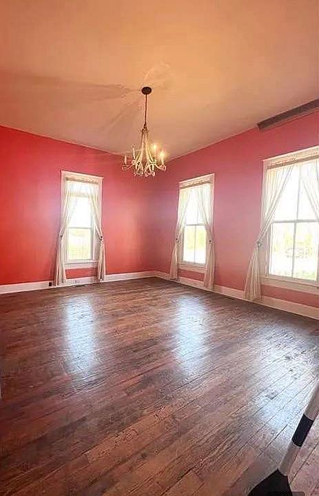 1st image of 513 Mesopotamia St