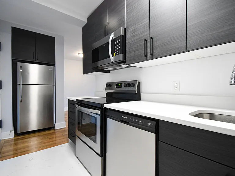 2160 Matthews Ave #7W — Photo 4