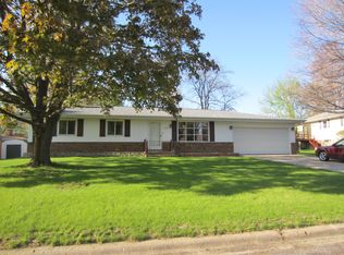 104 Coventry Ln, East Peoria, IL 61611