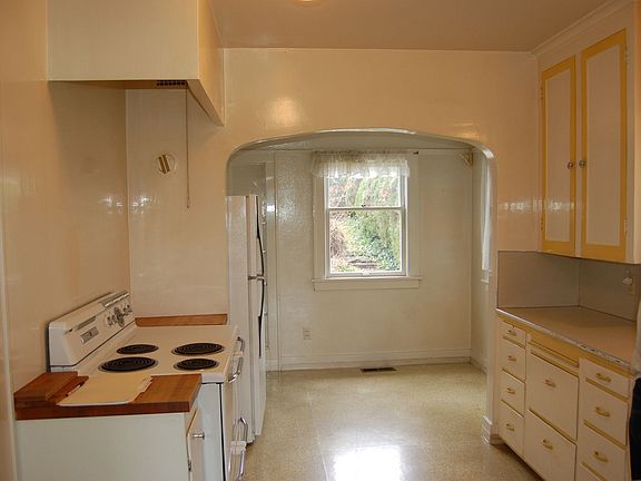 Kitchen w/ Nook