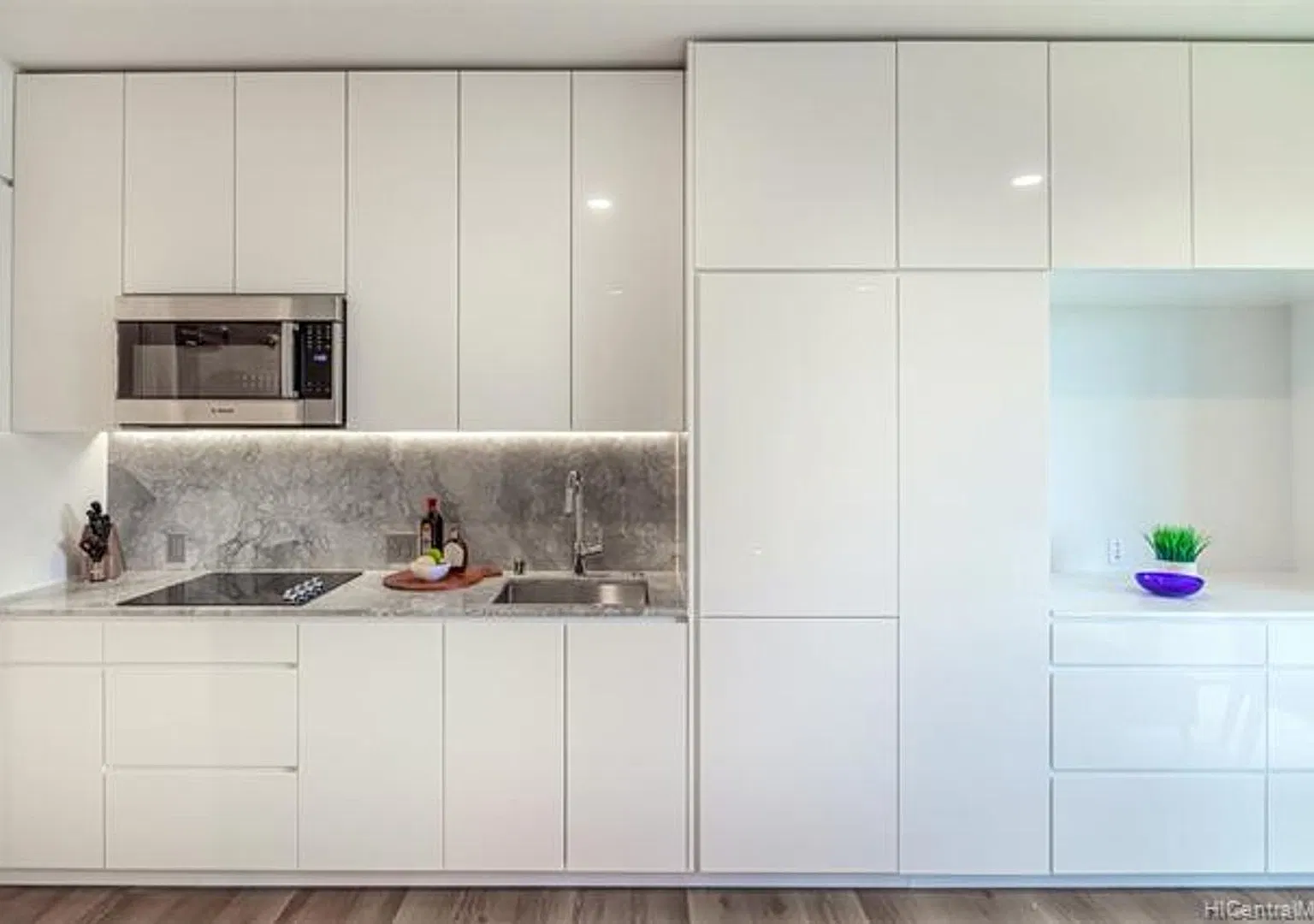 Luxury Studio. Furnished. Kakaako. — Photo 4