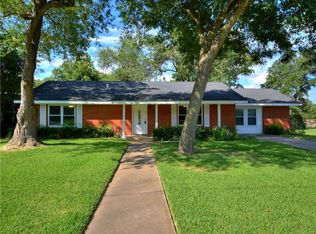 1122 N Avenue C, Elgin, TX 78621