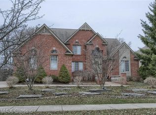 5562 Hampshire Dr, West Bloomfield, MI