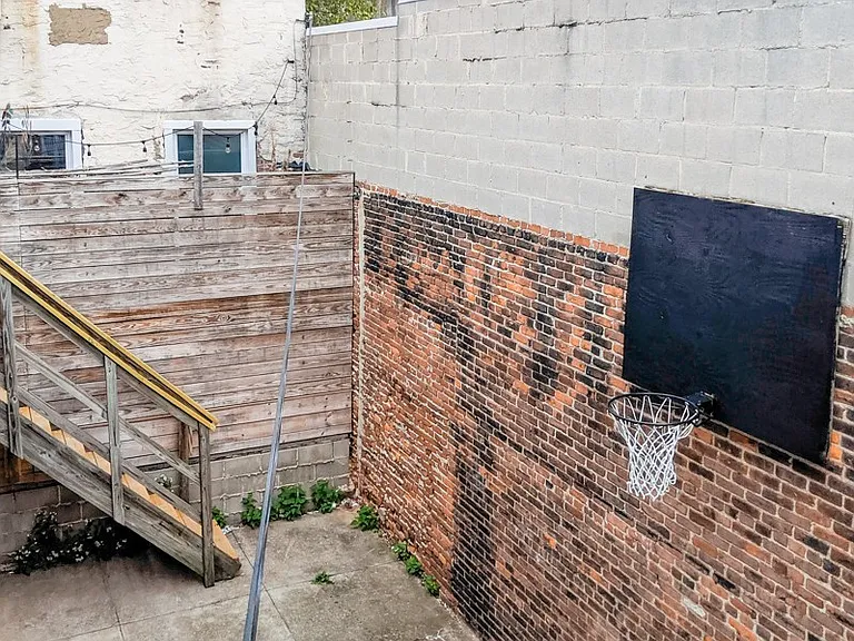 2121 East Dauphin Street — Photo 13