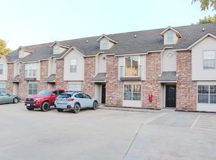 1738 N Chestnut Ave, Fayetteville, AR 72703