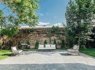 243 Boerum St #2A, Brooklyn, NY 11206