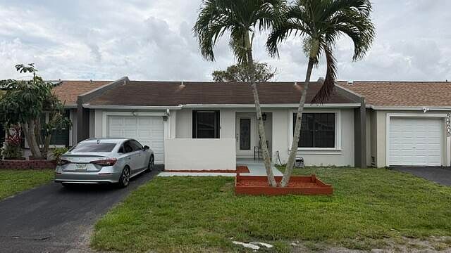 1st image of 5460 S Lakewood Cir S #C