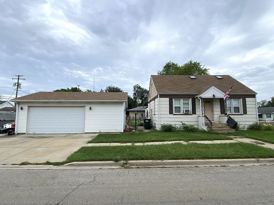 2nd image of 212 S Douglas Ave