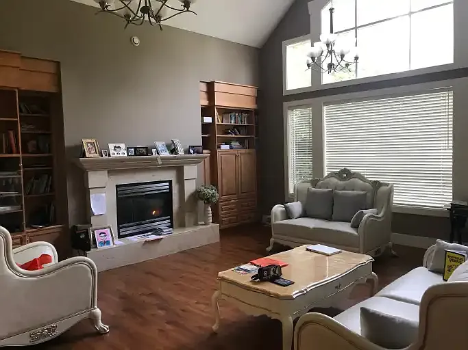 5 bed, 4.5 bath, 4151 sqft, $6,200 — Photo 2