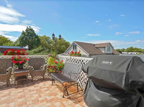 2514 Hubbard Street image 15 of 30