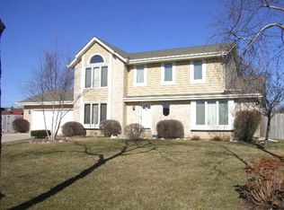 8188 S Four Oaks Ct, Franklin, WI 53132