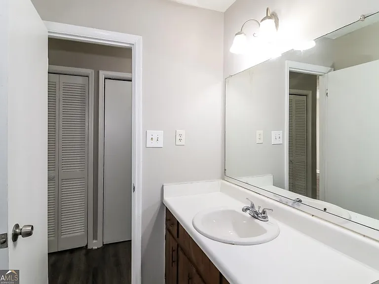 307 Hamilton Glenn #305 — Photo 13