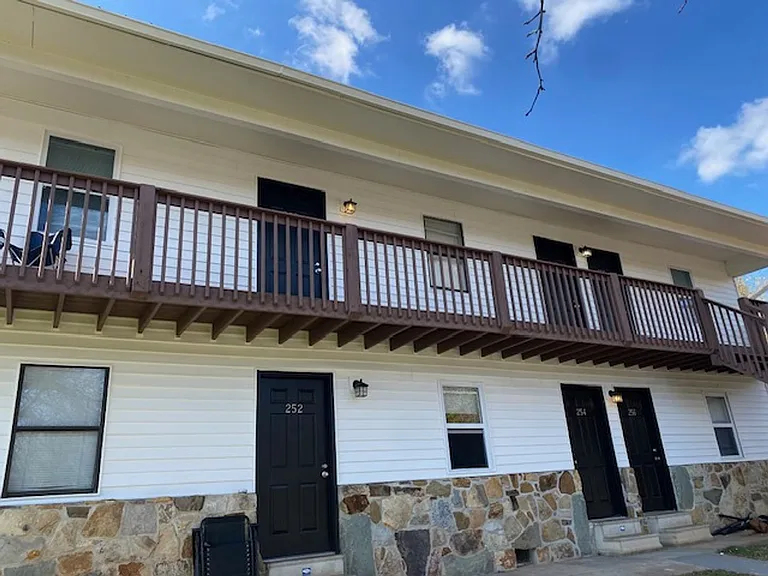 204 Courtyard Cir — Photo 41