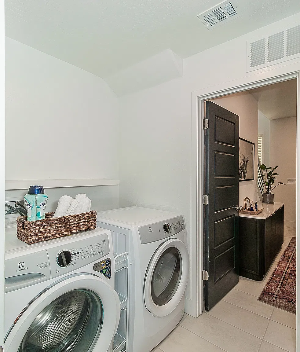 2887 E Tamarind Dr — Photo 4