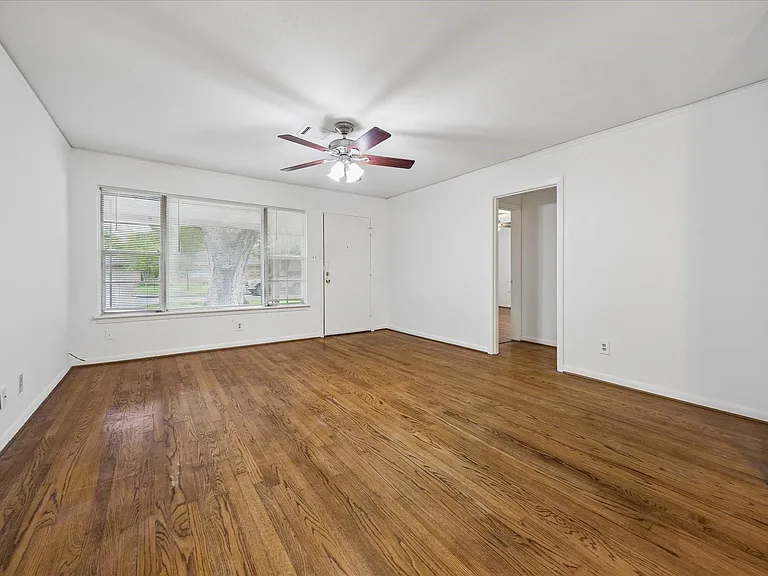 4029 McDermed Dr — Photo 2
