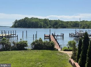 536 Bay View Point Dr, Edgewater, MD 21037