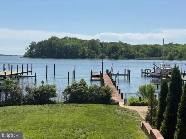 536 Bay View Point Dr, Edgewater, MD 21037