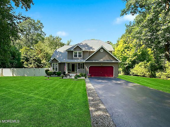 2nd image of 4 Scarlet Oak Court