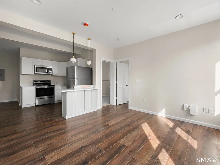 27 Main St #6 — Photo 3
