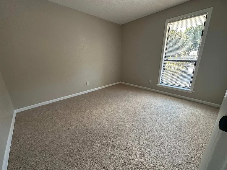 203 Driftwood Ln — Photo 5
