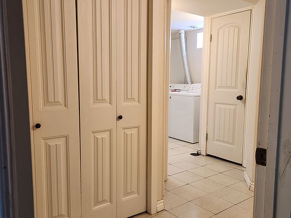 4th image of 19 Newcombe Cres #B2