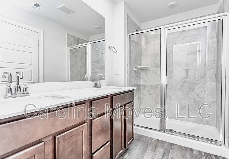 225 Telford Dr — Photo 8